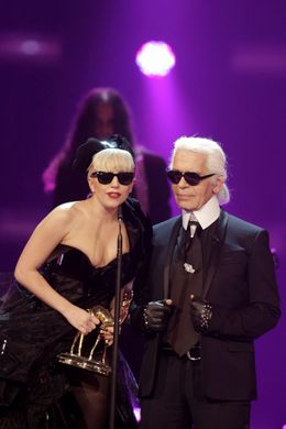 “モードのレジェンド”カール・ラガーフェルドが死去