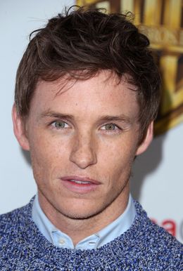 エディ・レッドメイン、全身昆虫スーツが話題に