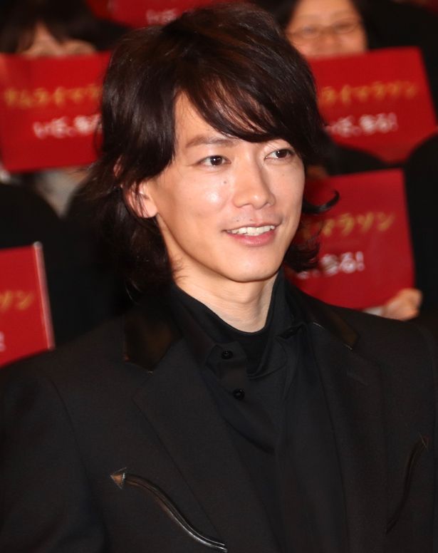 舞台挨拶に登壇した佐藤健
