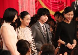 日本アカデミー賞授賞式、新人俳優賞の女優陣が笑顔！