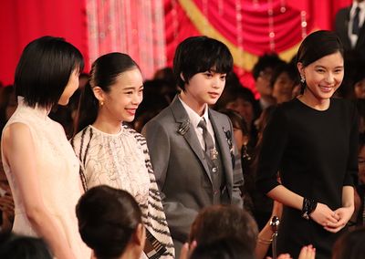 日本アカデミー賞授賞式、新人俳優賞の女優陣が笑顔！