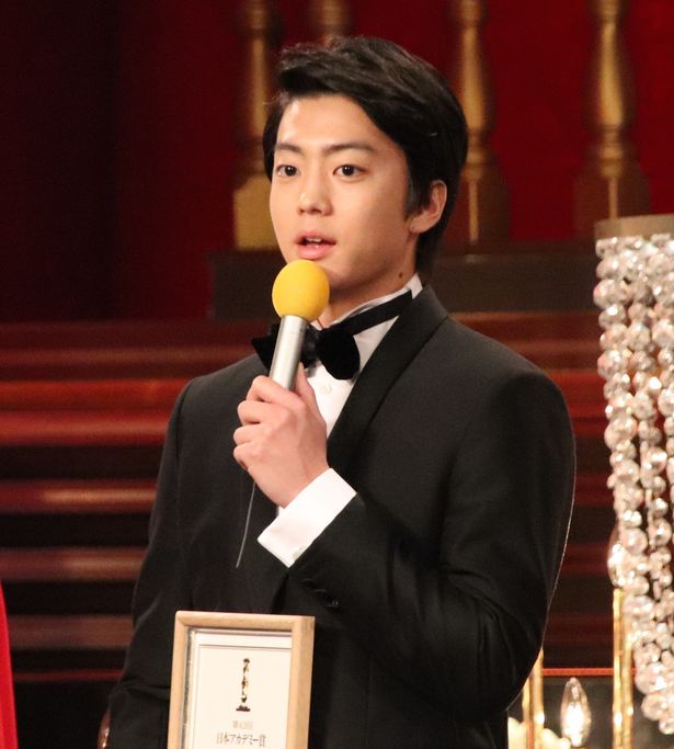 新人俳優賞を受賞した伊藤健太郎
