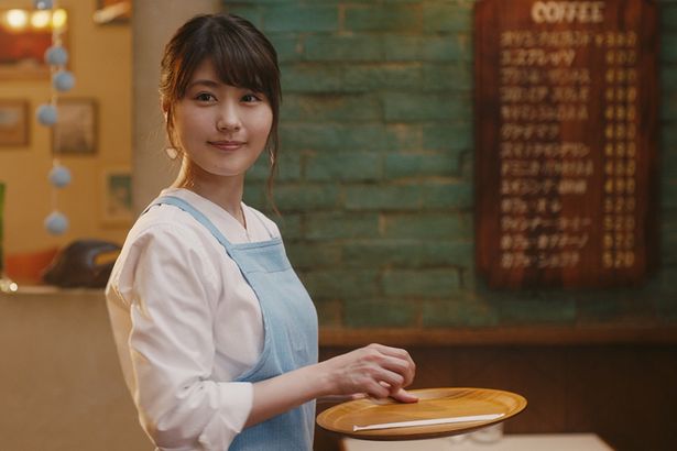 母との悲しい思い出を抱えながら、喫茶店に訪れる人々を見守るヒロインを演じた