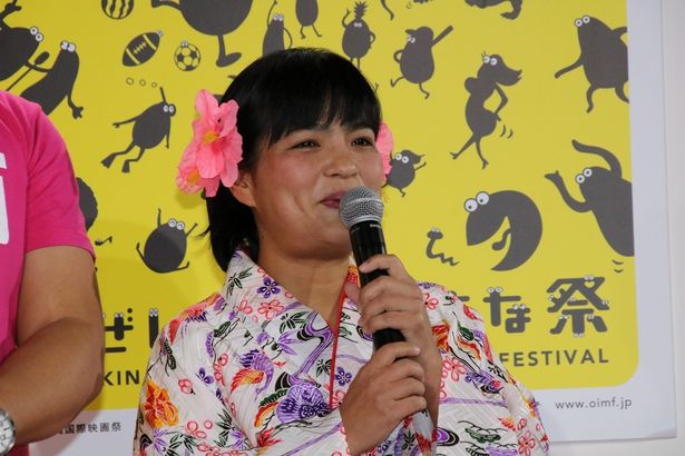沖縄41市町村全力応援芸人のキャプテン、宮川たま子