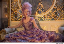 直筆サイン入り写真 マッケンジー・フォイ くるみ割り人形と秘密の王国 SA鑑定済 マッケンジー・フォイがプリンセスに 『くるみ割り人形と秘密の