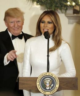 メラニア夫人の生脚ルックが絶賛！