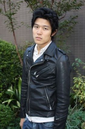 映画「ふたたび SWING ME AGAIN」で、映画初主演を務める鈴木亮平