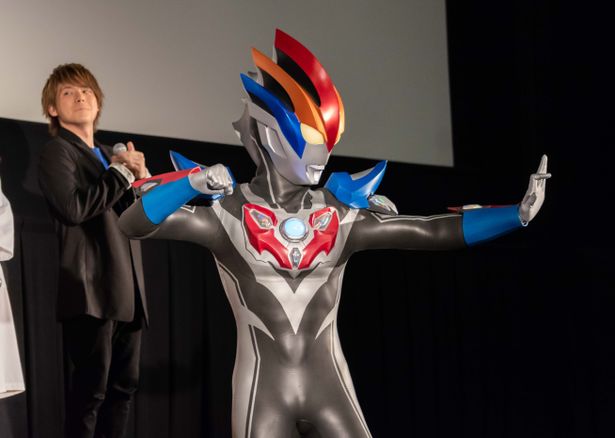 【写真を見る】ウルトラマンR/Bの集大成！“ウルトラマングルーヴ”が劇場に降臨