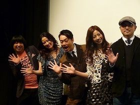 初日舞台挨拶に登壇したキャストと監督