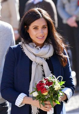 メーガン妃がミニスカで公務に参加！