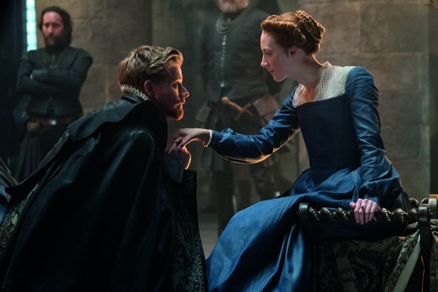 注目の新鋭ジャック・ロウデン演じるヘンリー・スチュアートはキスシーンも！