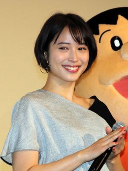 『映画ドラえもん のび太の月面探査記』の大ヒット御礼舞台挨拶に登壇した広瀬アリス