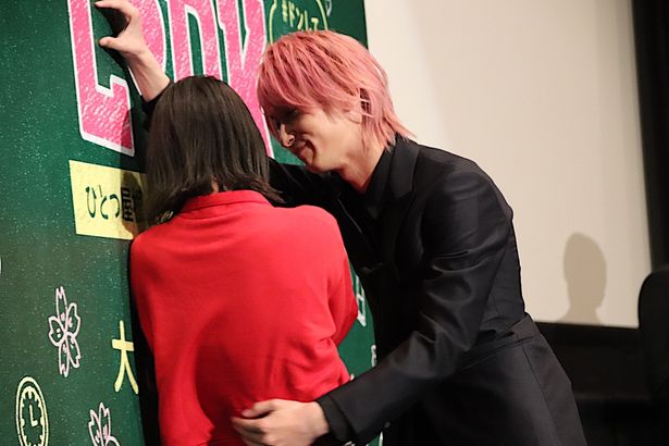 会場からは「キャー！」と大歓声