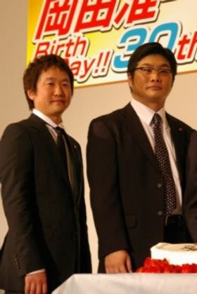 「SP 野望篇」の大ヒット御礼舞台あいさつに出席した波多野貴文監督と松尾諭（写真左から）