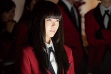蛇喰夢子役を演じる浜辺美波。映画でも振り切った表情が炸裂する!?