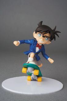 劇場版『名探偵コナン 紺青の拳』が4月12日より公開中の「名探偵コナン」がフィギュアに！(「UDF 名探偵コナン シリーズ2 江戸川コナン(スケートボード Ver.)」)