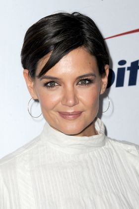 ケイティ・ホームズ、白ブラウスでブラ透け