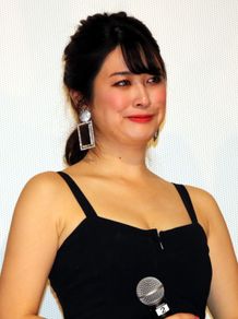 『殺人鬼を飼う女』の舞台挨拶で感涙した飛鳥凛