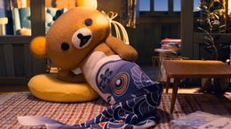 『リラックマとカオルさん』のゆるかわ場面写真に癒される！