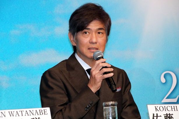 福島出身で現場を指揮する熱血漢、伊崎利夫役の佐藤浩市