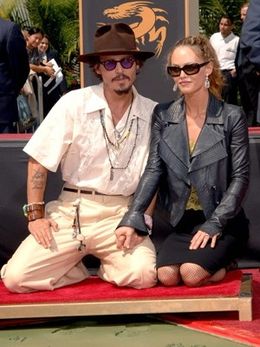 自称引きこもりのジョニ－・デップとパートナーのヴァネッサ・パラディ