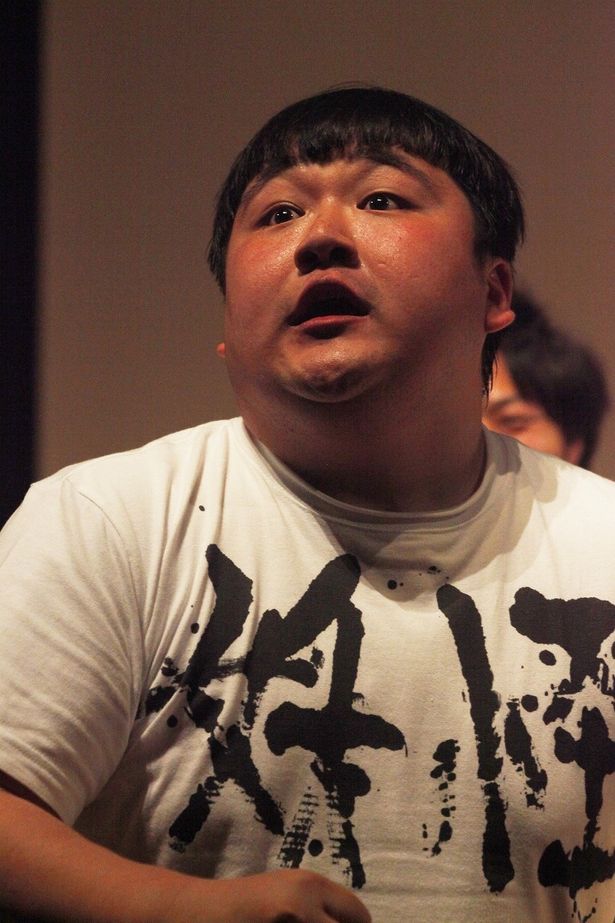 会場の熱気に呆然とする雨野宮