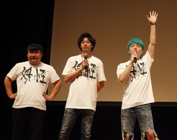 劇中の自身の演技について、会場に意見を求めるわきを