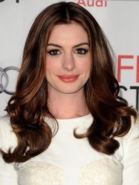 来年の司会は若返り。28歳のアン・ハサウェイと32歳のジェームズ・フランコ