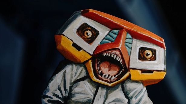 不気味な白いロボットは古池の息子たかしだった！