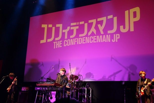 Official髭男dismが2曲を披露