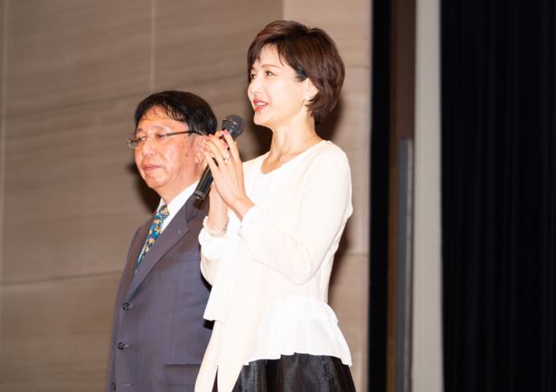 小次郎の妻・ユキを演じた水野真紀