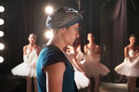 伝説的なダンサー、ルドルフ・ヌレエフの知られざる真実を描いた『ホワイト・クロウ 伝説のダンサー』