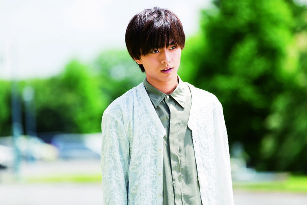 名門・烏丸家の若き当主となった花穎を演じた永瀬廉は、本作で映画初主演