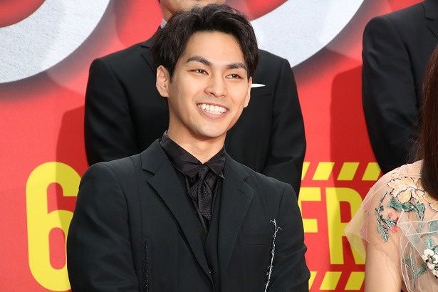 小島役の柳楽優弥