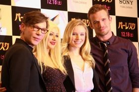 『バーレスク』来日記者会見でクリスティーナ・アギレラ(左から2番目)が来日