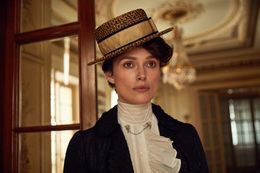 キーラ・ナイトレイがフランス作家のシドニー＝ガブリエル・コレットを演じる『コレット』
