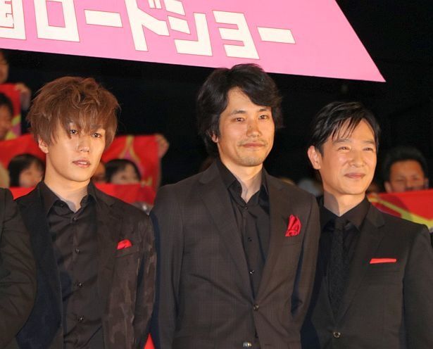 【写真を見る】声で出演した早乙女太一、松山ケンイチ、堺雅人(左から)
