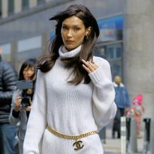 ベラ・ハディッドのドレス姿に意外な反応？