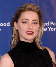 アンバー・ハードがカンヌで大胆露出！