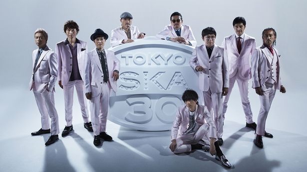 【写真を見る】今年デビュー30年となる9人編成スカバンドのスカパラが主題歌を書き下ろす！ 