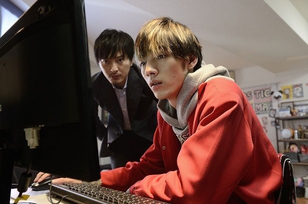 動画クリエイターを目指す茉優の弟、和真(清水尋也)