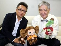 「チェブラーシカ」の中村誠監督と、原作者のエドゥアルド・ウスペンスキー