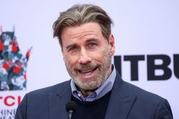 トラボルタに瓜二つの娘が父と共演