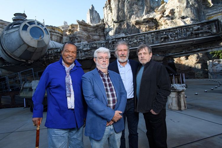 ジョージ・ルーカス、ハリソン・フォード、マーク・ハミルが揃い踏み！『スター・ウォーズ』新テーマランドがオープン