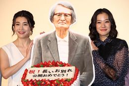 山崎努の等身大パネルと一緒にフォトセッション！