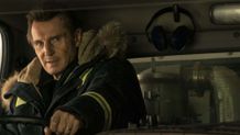 リーアム・ニーソン演じる除雪作業員が息子を殺した犯罪組織に復讐する『スノー・ロワイヤル』