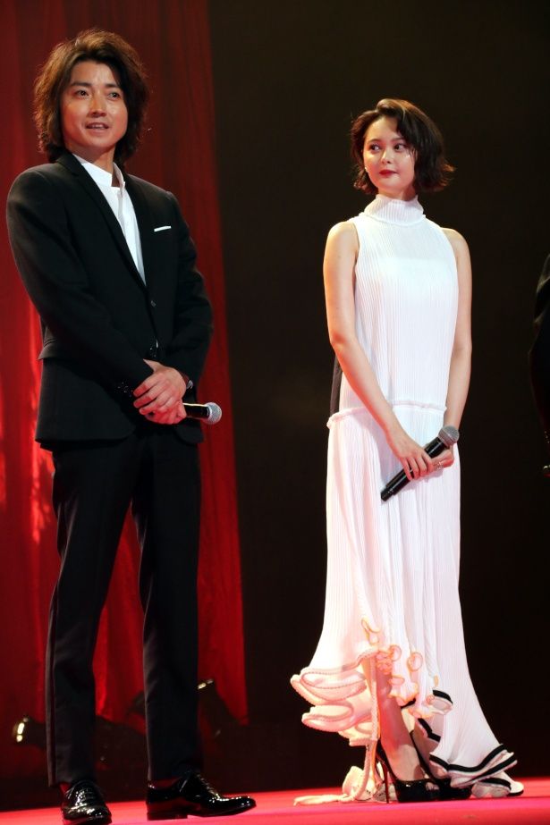 【写真を見る】玉城ティナ、可憐なドレス姿の全身ショット