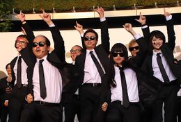 吉本坂46が主題歌を生披露！200人から歓声が上がった