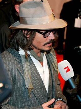 お相手はブロンドモデル？