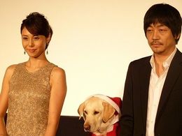 『犬とあなたの物語 いぬのえいが』舞台挨拶に登壇した松嶋菜々子と大森南朋